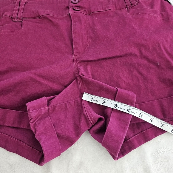Torrid Burgundy Stretch Chino Shorts Size 22 Cuffed Hem Cotton Blend Plus Size - Picture 7 of 8